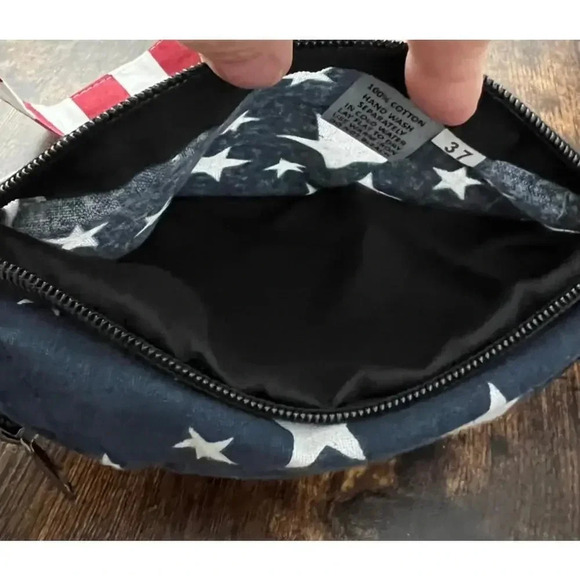 The Collection Royal | patriotic Fanny pack. - Picture 10 of 13